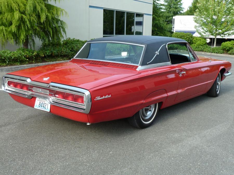  Ford Thunderbird Town Landau Coupe 1966 года  (фото 8 из 21)